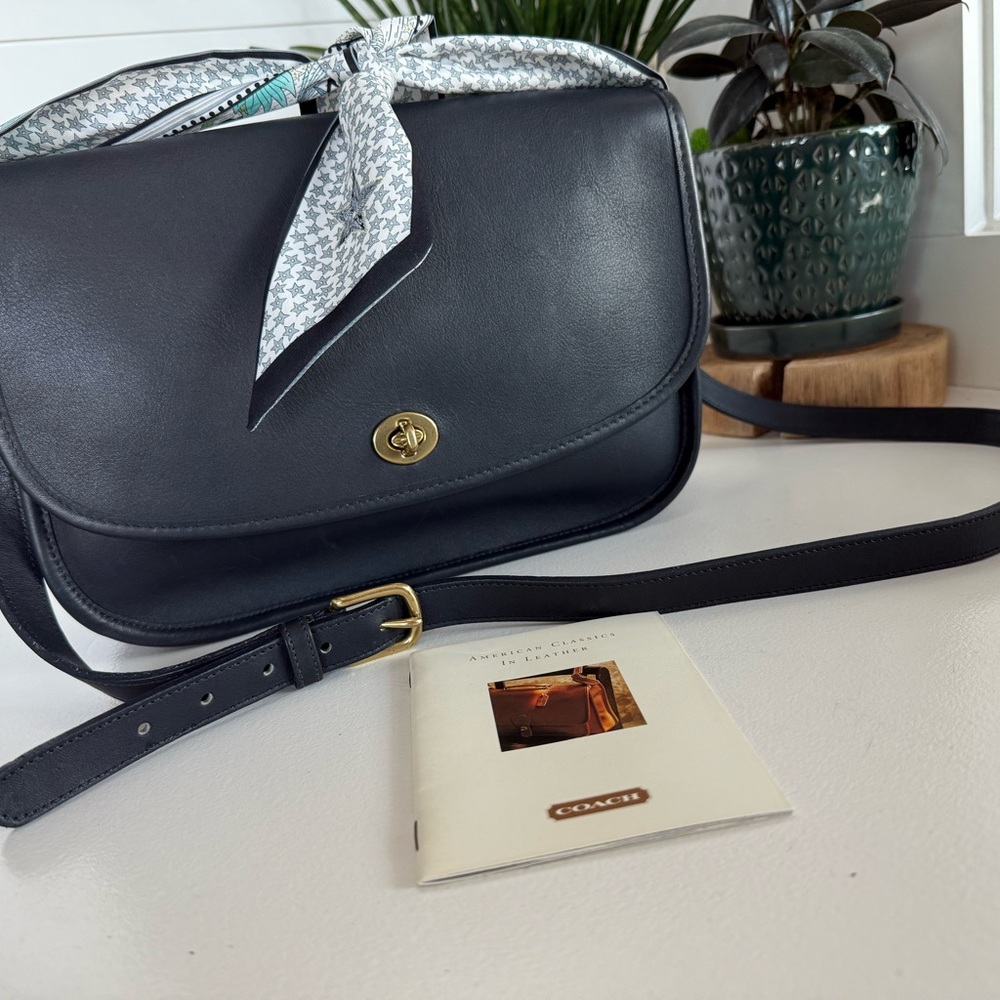 Vintage Coach City Bag – Navy Blue 💙
